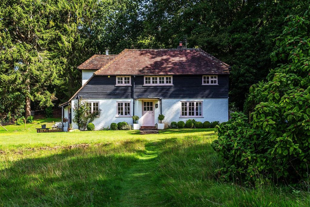 Property photo 1 of 33 House. Partnership