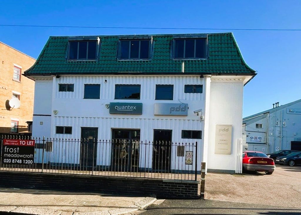 Property photo 1 of 6 85 Richford Street W6.Jpg