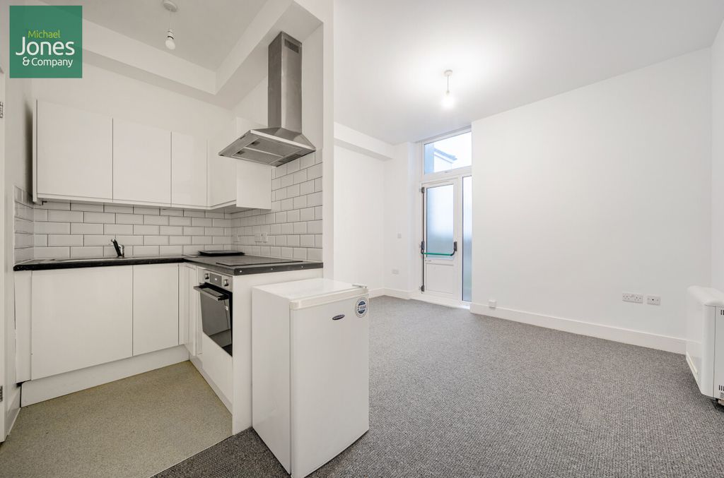 Property photo 2 of 14 Studio