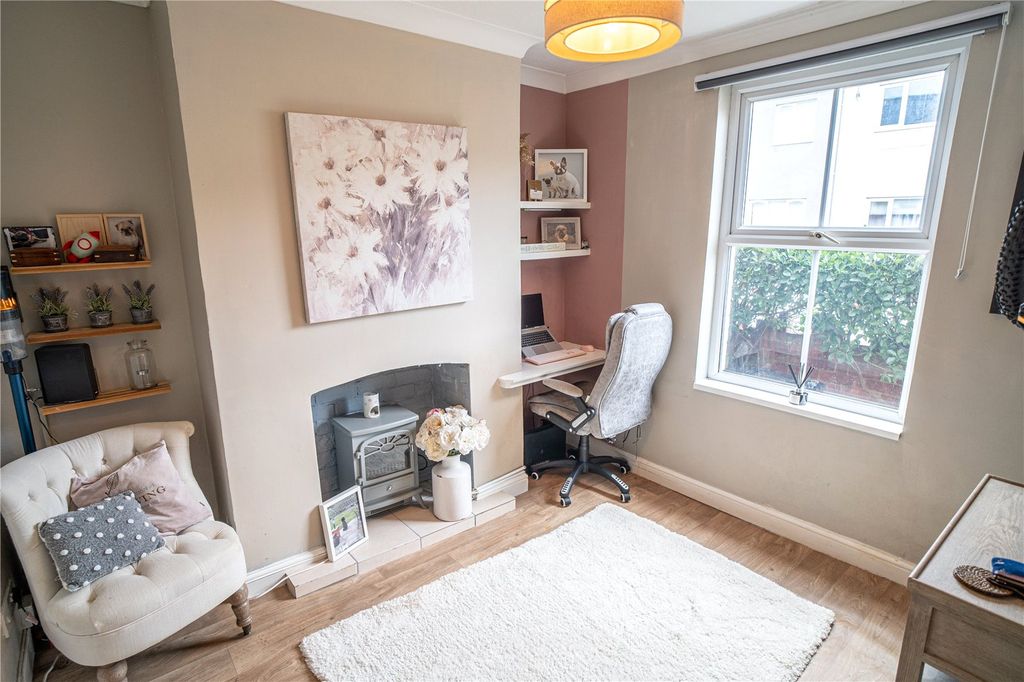 Property photo 3 of 10 Dining Room