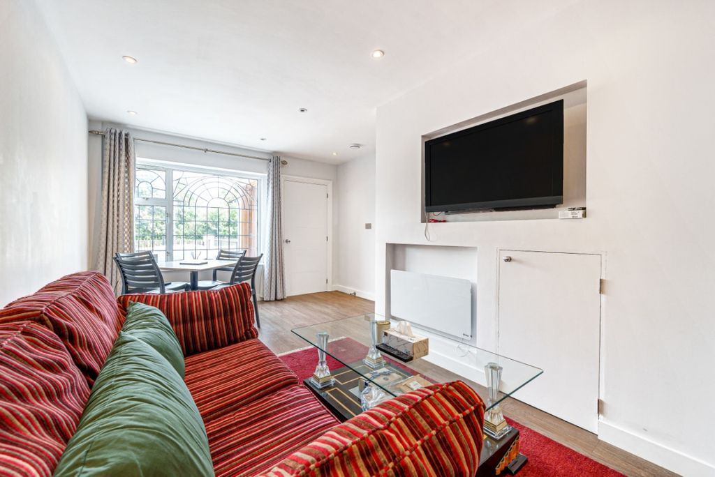 Property photo 2 of 15 1014933 (2)