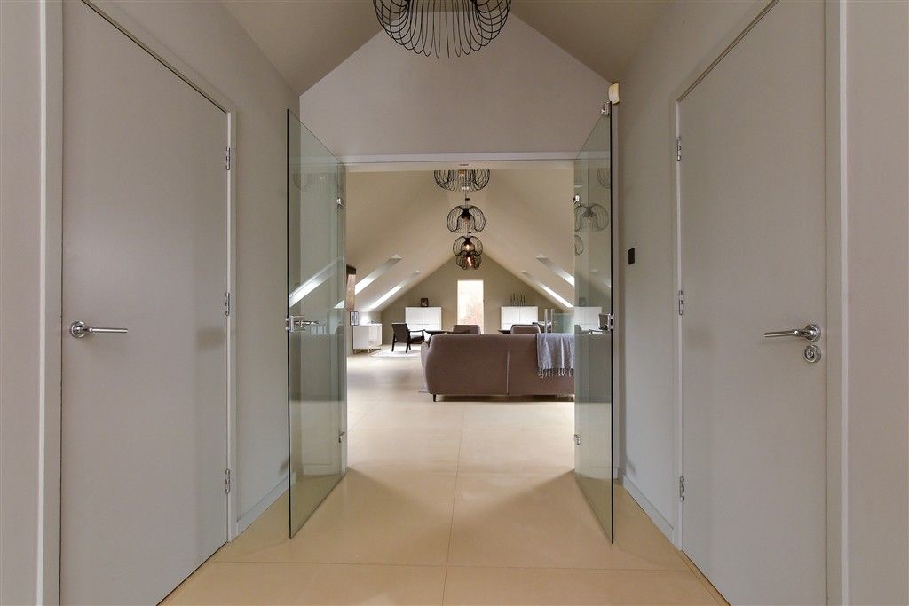 Property photo 2 of 21 Entrance Hall