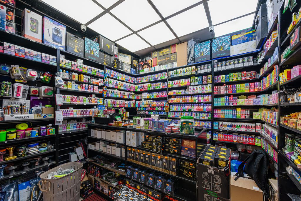 Property photo 3 of 18 Seven Sisters Road 84-005