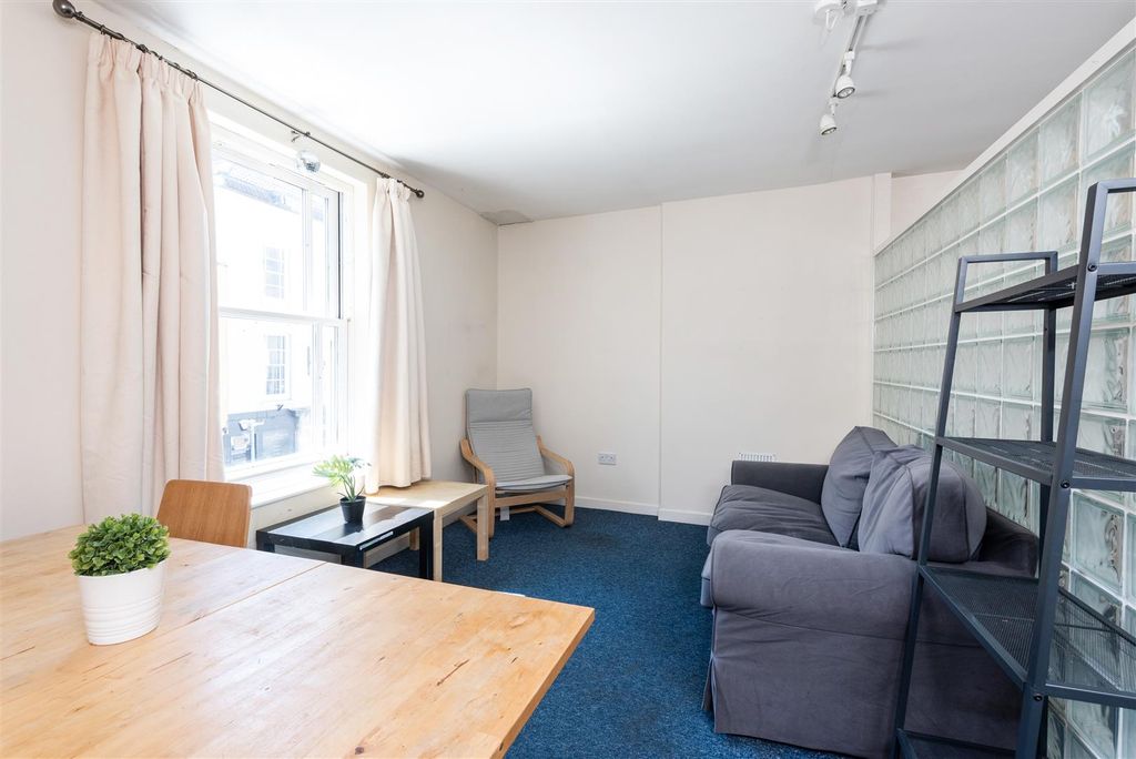 Property photo 2 of 11 16 Portland Street-5.Jpg