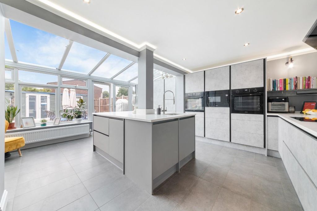 Property photo 2 of 22 Hollymoor Lane 29