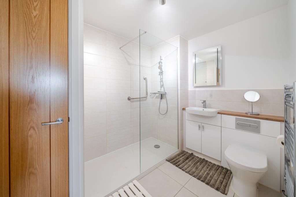 Property photo 3 of 16 Bathroom