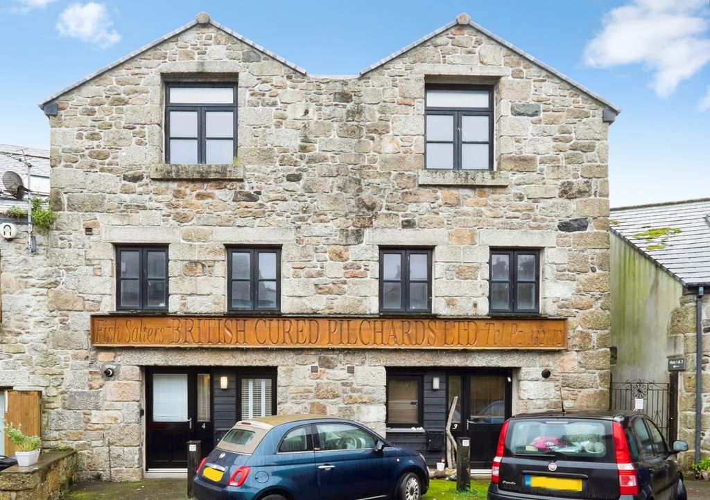 Property photo 1 of 10 Front