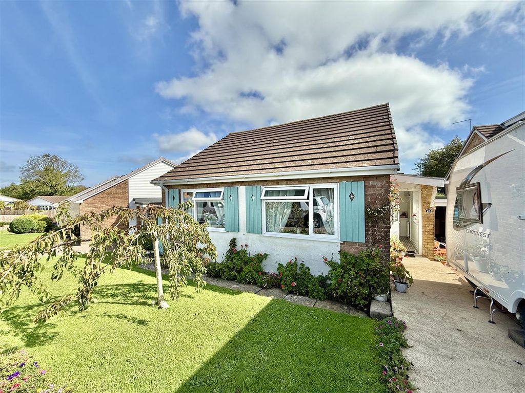 Property photo 1 of 15 Front Driveway.Jpg