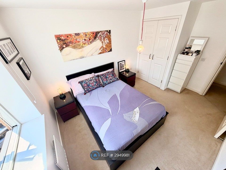 Property photo 1 of 18 Master Bedroom Photo 1