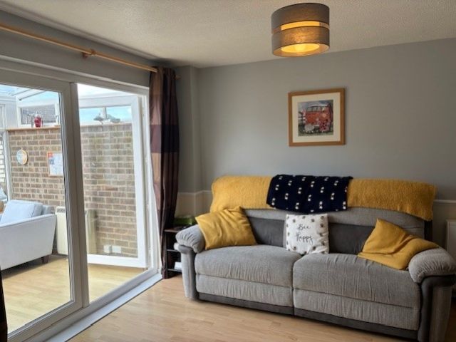 Property photo 3 of 11 Lounge