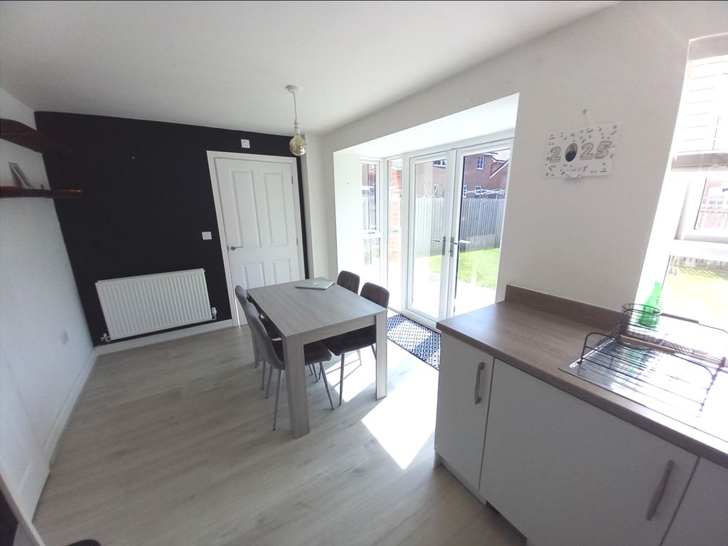Property photo 3 of 18 Dining Kitchen