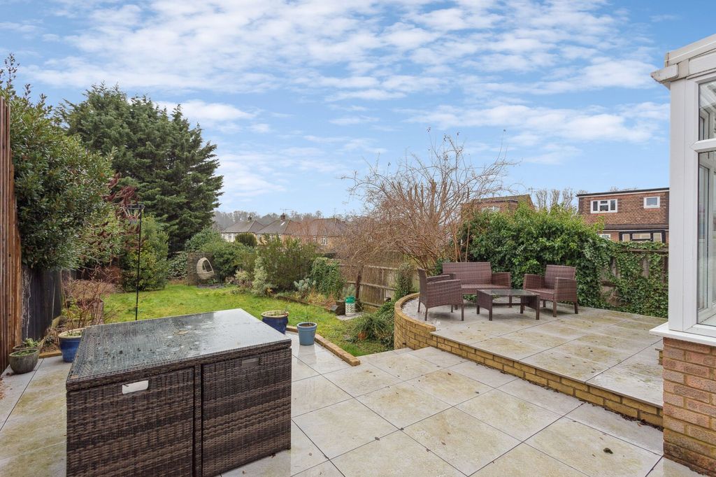 Property photo 2 of 19 Garden (2)