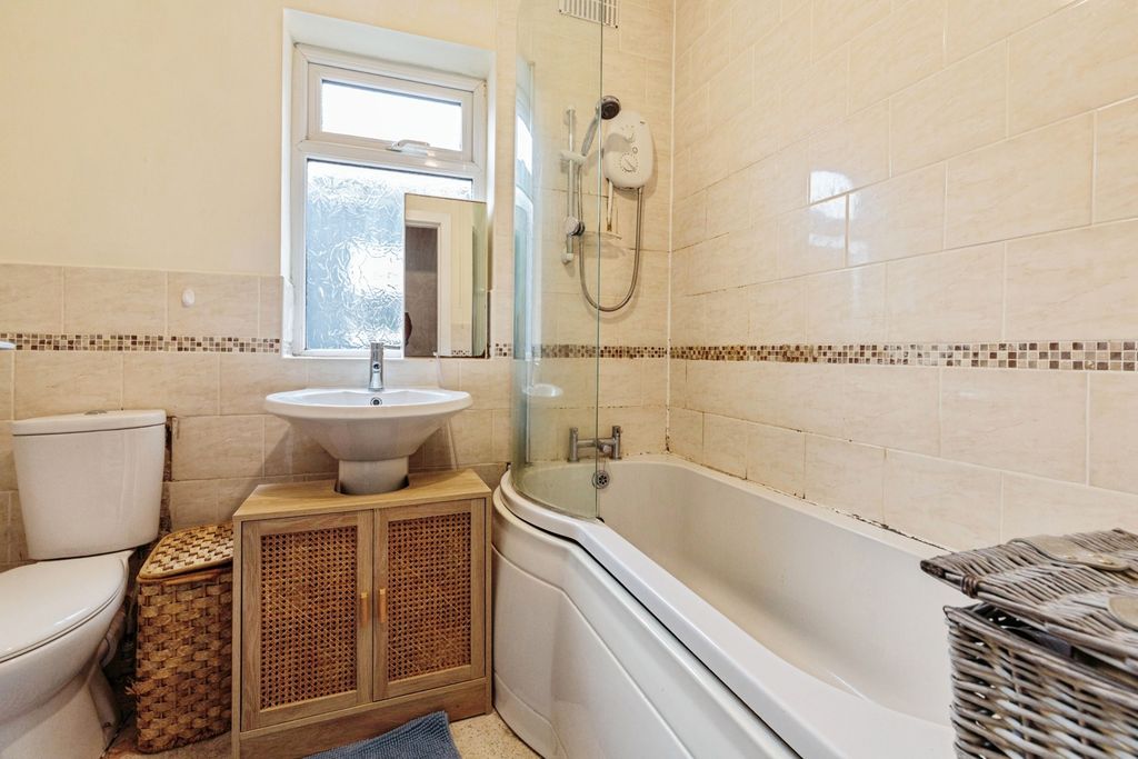 Property photo 3 of 8 Photo