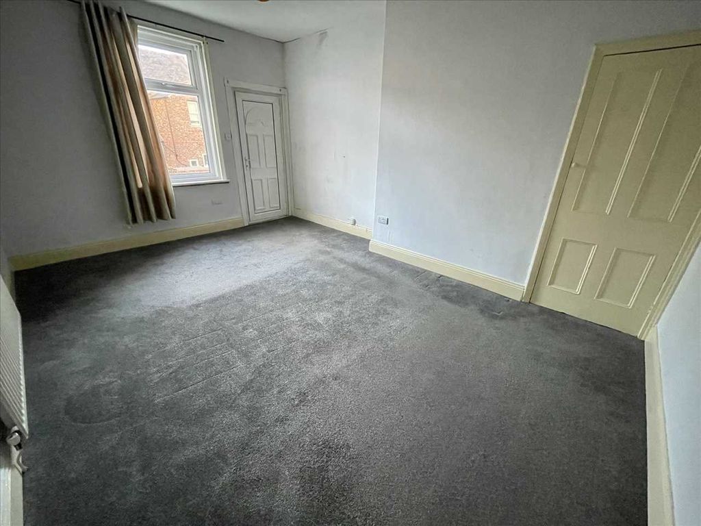 Property photo 3 of 6 Bedroom