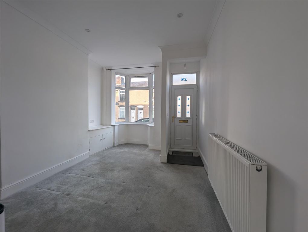 Property photo 3 of 11 Lounge