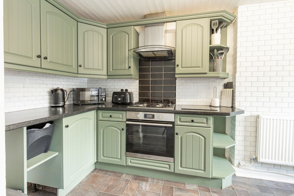 Property photo 3 of 12 Kitchen