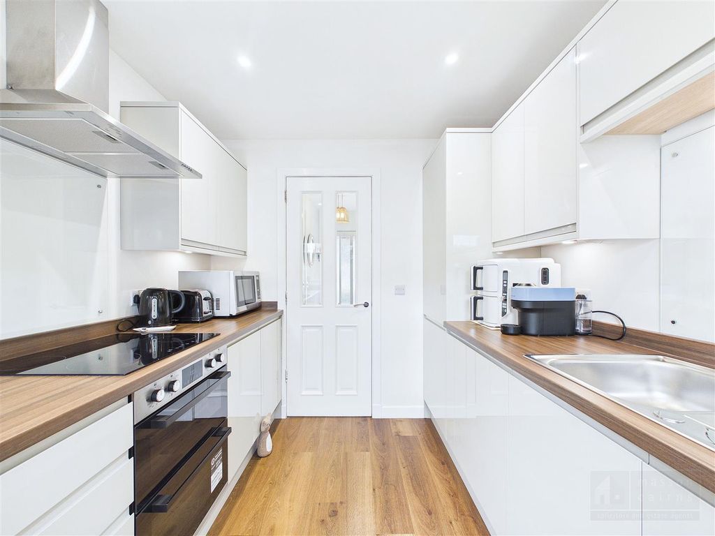 Property photo 3 of 17 Kitchen