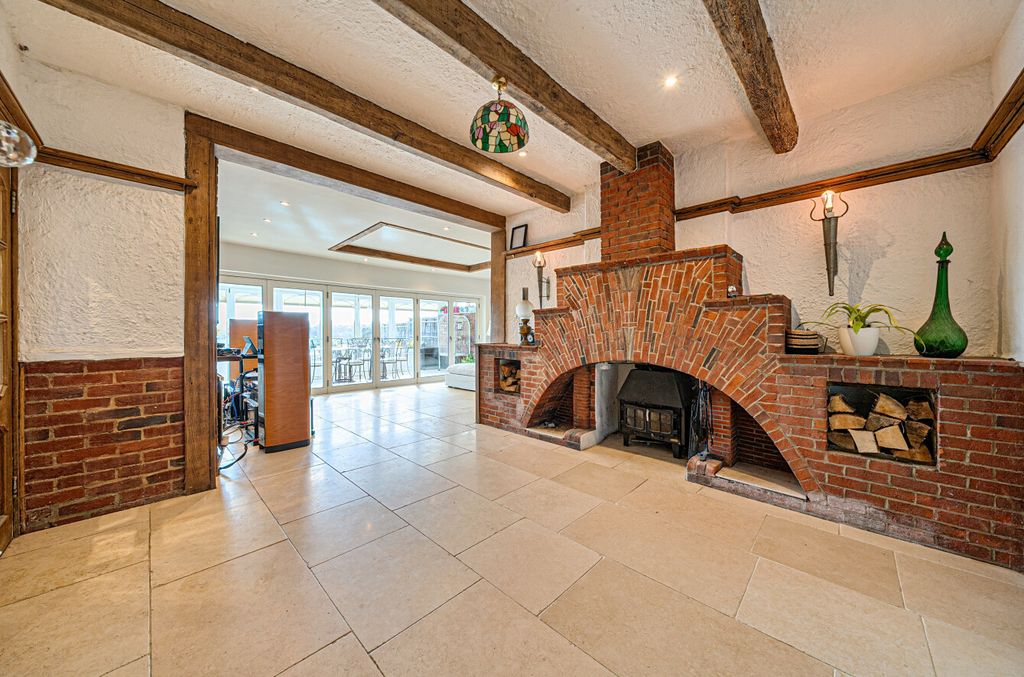 Property photo 3 of 24 1361310-23-68Dba2...