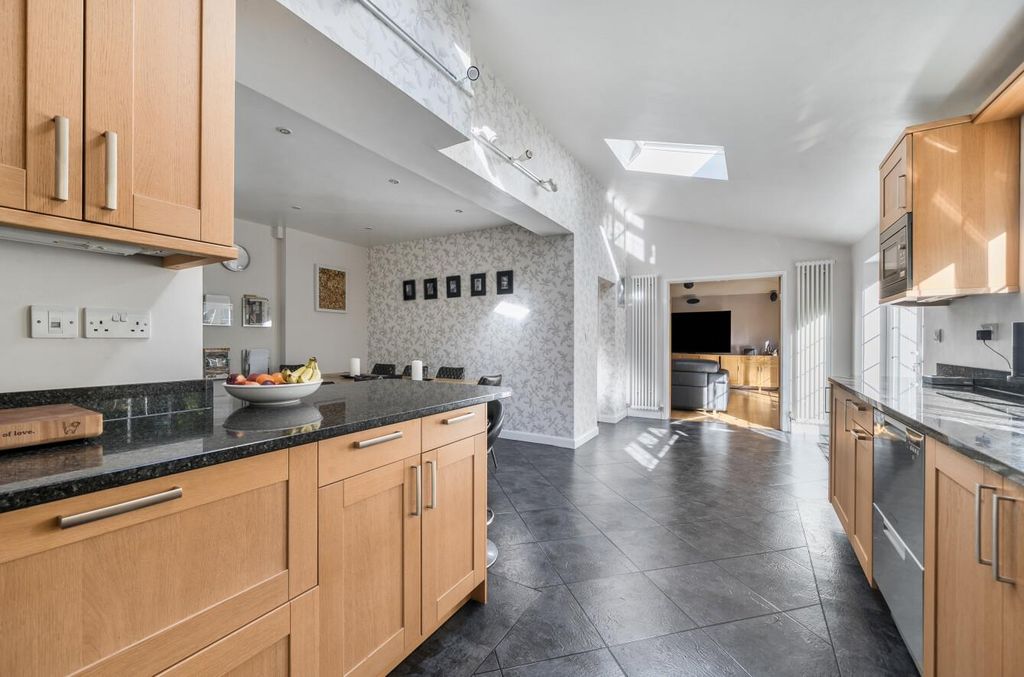 Additional image 10 of 5 bed detached house for saleWokingham Road, Crowthorne, Berkshire RG45
