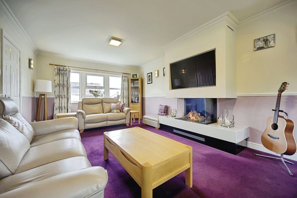 Property photo 3 of 34