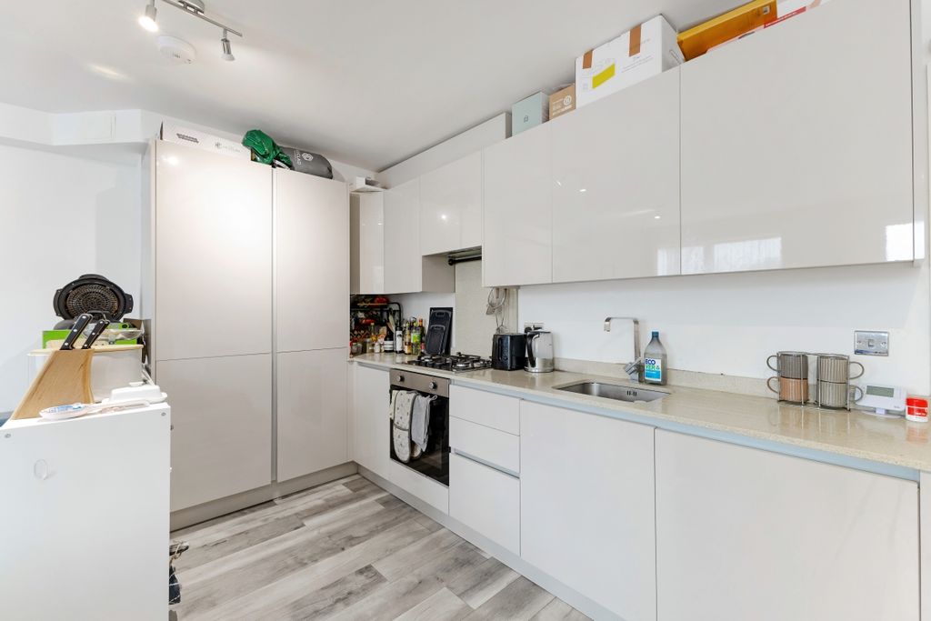 Property photo 3 of 10 98898_Flat 2 Cent...