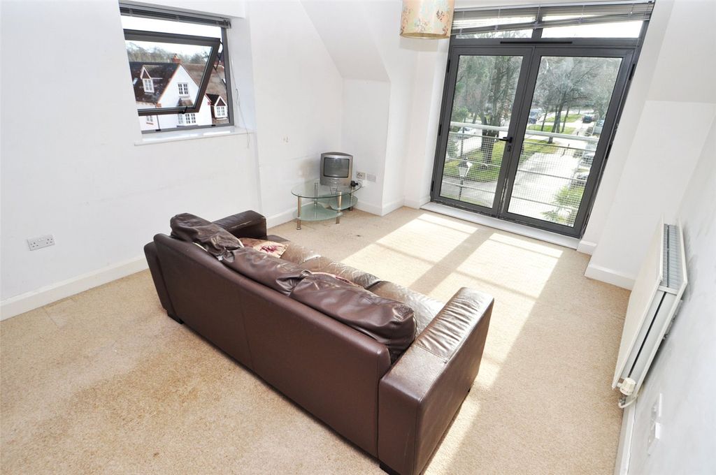 Property photo 2 of 6 Picture No. 11