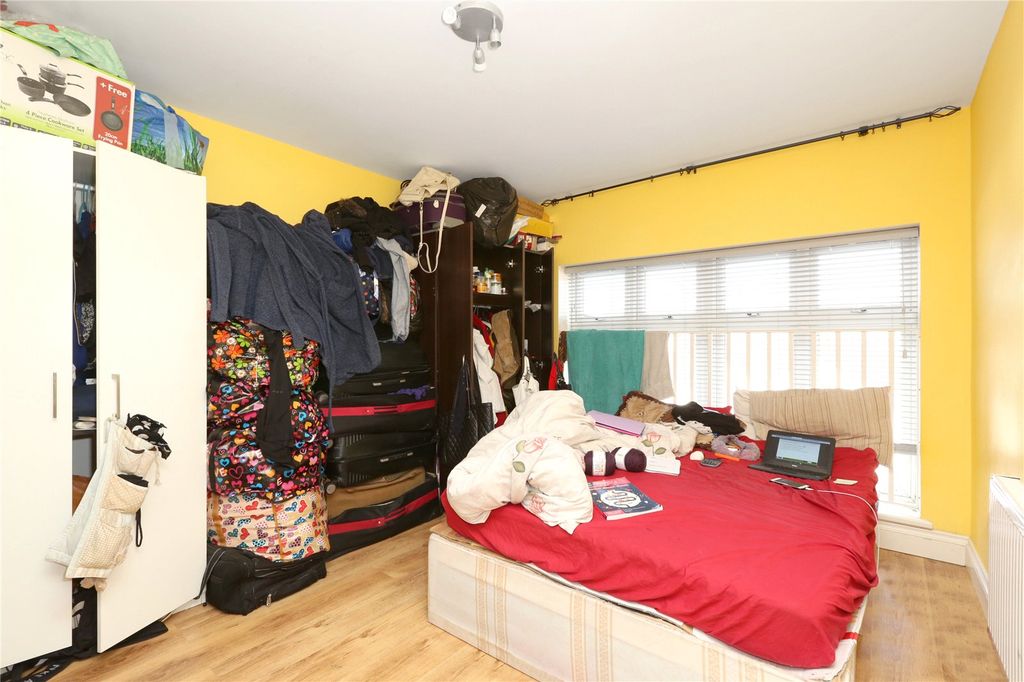 Property photo 3 of 9 Master Bedroom