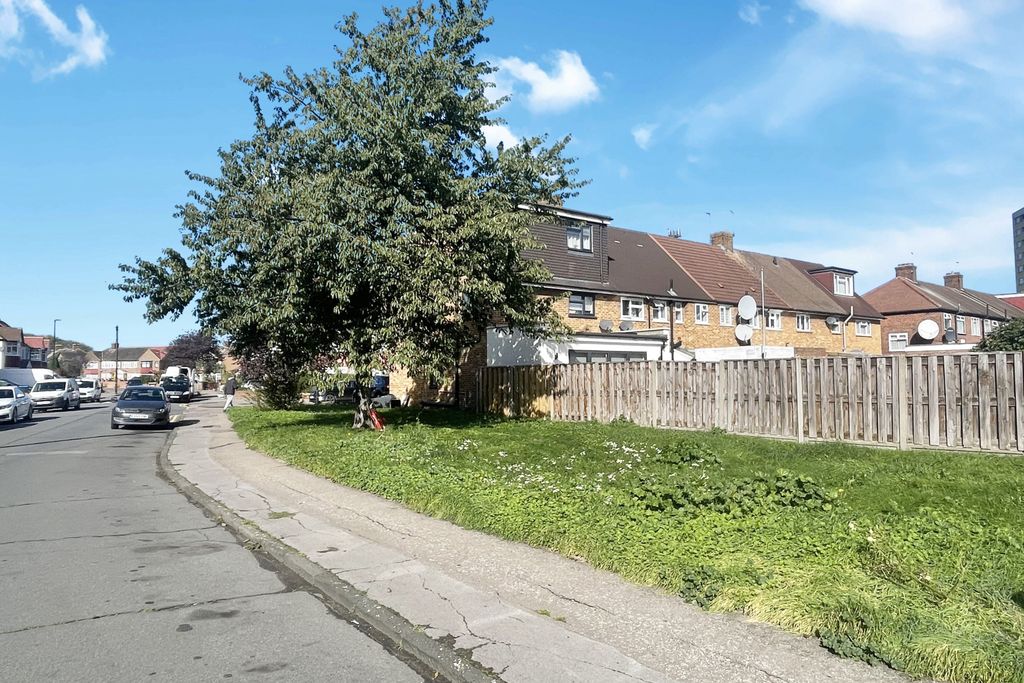 Property photo 3 of 5 Land At 1 Arbour Road, Enfield En3 7Tx