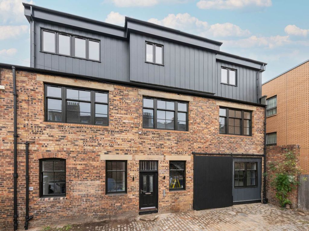 Property photo 1 of 9 Frontexterior1