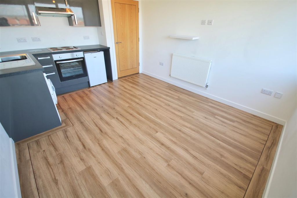 Property photo 3 of 11 Ulfqfh74Fug_U0Omr0Rjwq.Jpg