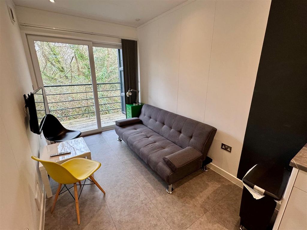 Property photo 1 of 9 7 Drydock Lounge