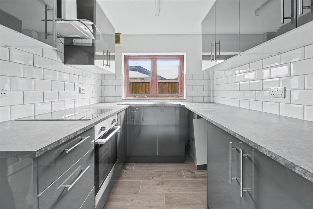 Property photo 2 of 15 Kitchen