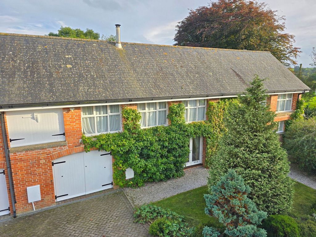 Property photo 2 of 28