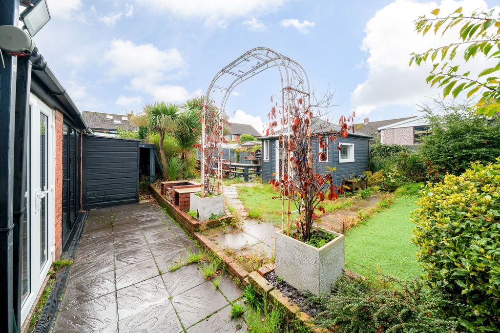 Property photo 3 of 16 Garden Additional
