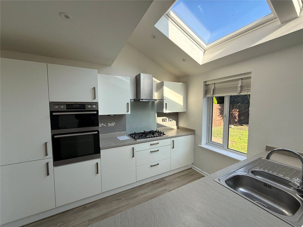 Property photo 2 of 12 Picture No. 14