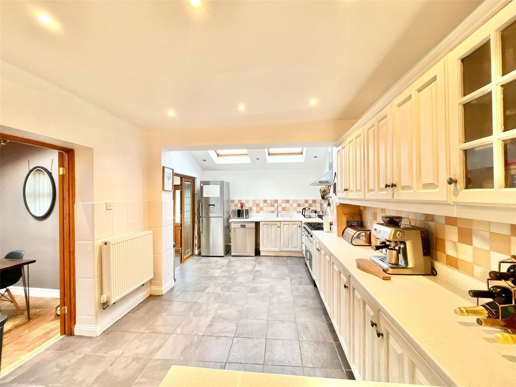 Property photo 3 of 12 Dining Kitchen