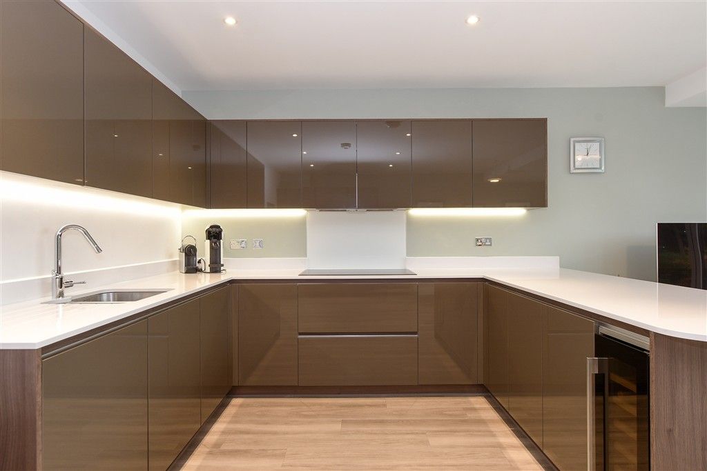 Property photo 3 of 17 Kitchen