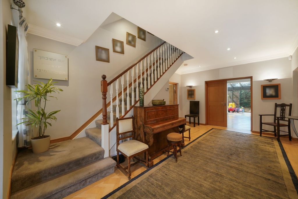 Property photo 2 of 17 Gallery