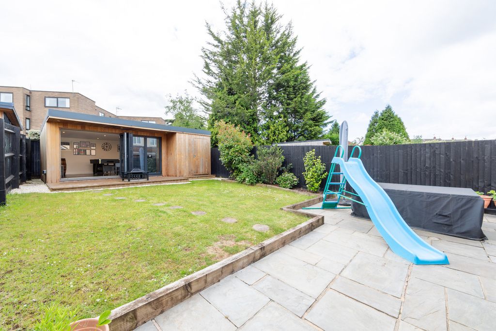 Property photo 2 of 27