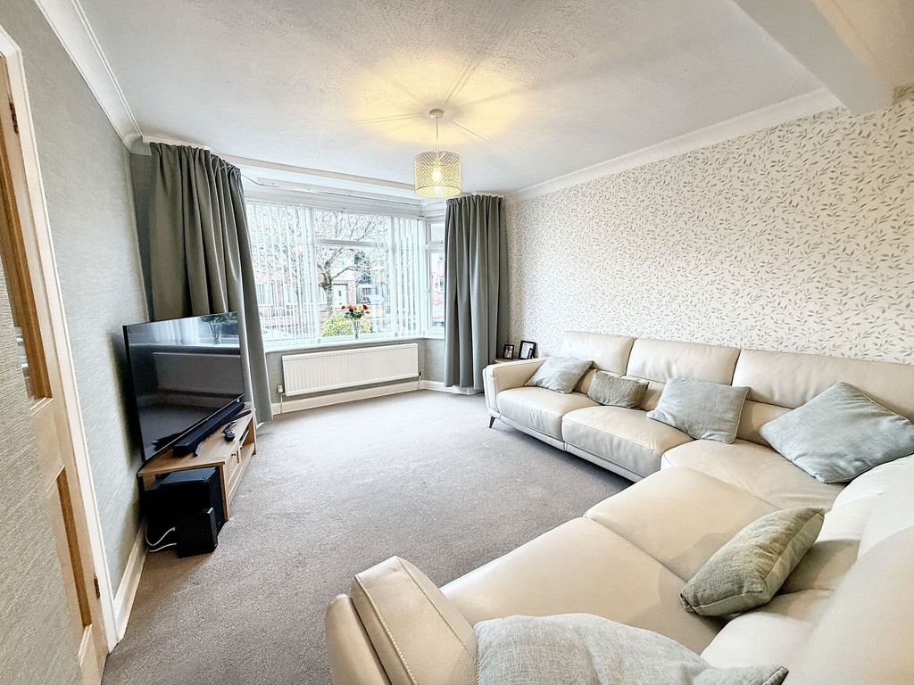 Property photo 2 of 17 Lounge