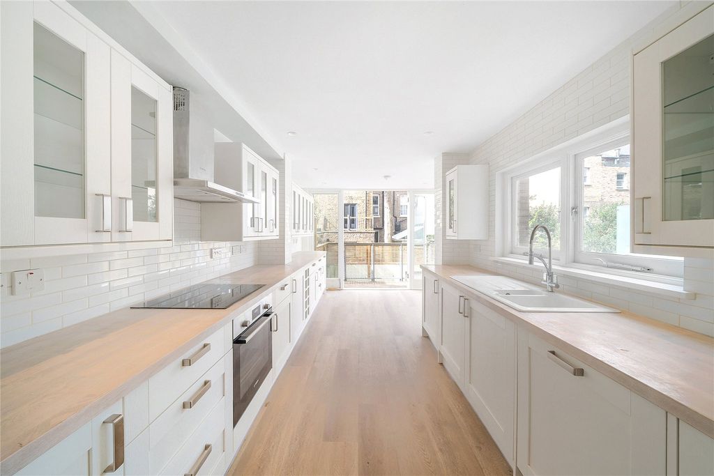 Property photo 2 of 18 Picture No. 08