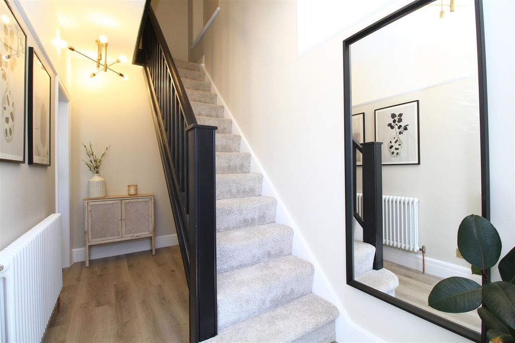 Property photo 2 of 26 Entrance Hall.Jpg