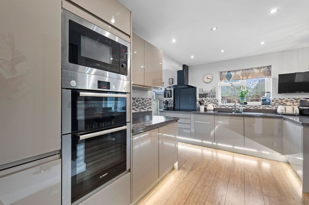 Property photo 2 of 30