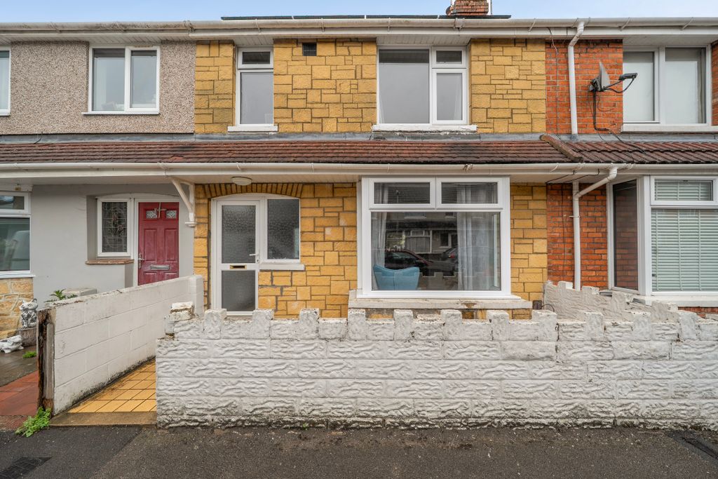 Property photo 1 of 12 147179116A268Dddcce1B