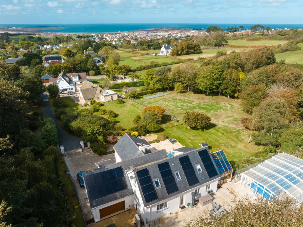 Property photo 2 of 20