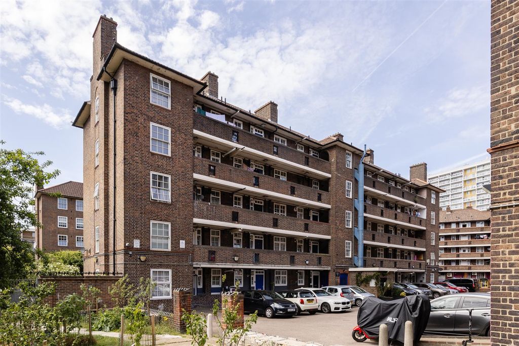 Property photo 1 of 24 Devons Road, E3