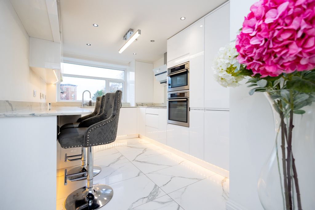 Property photo 2 of 19 20251118-R6M_9278