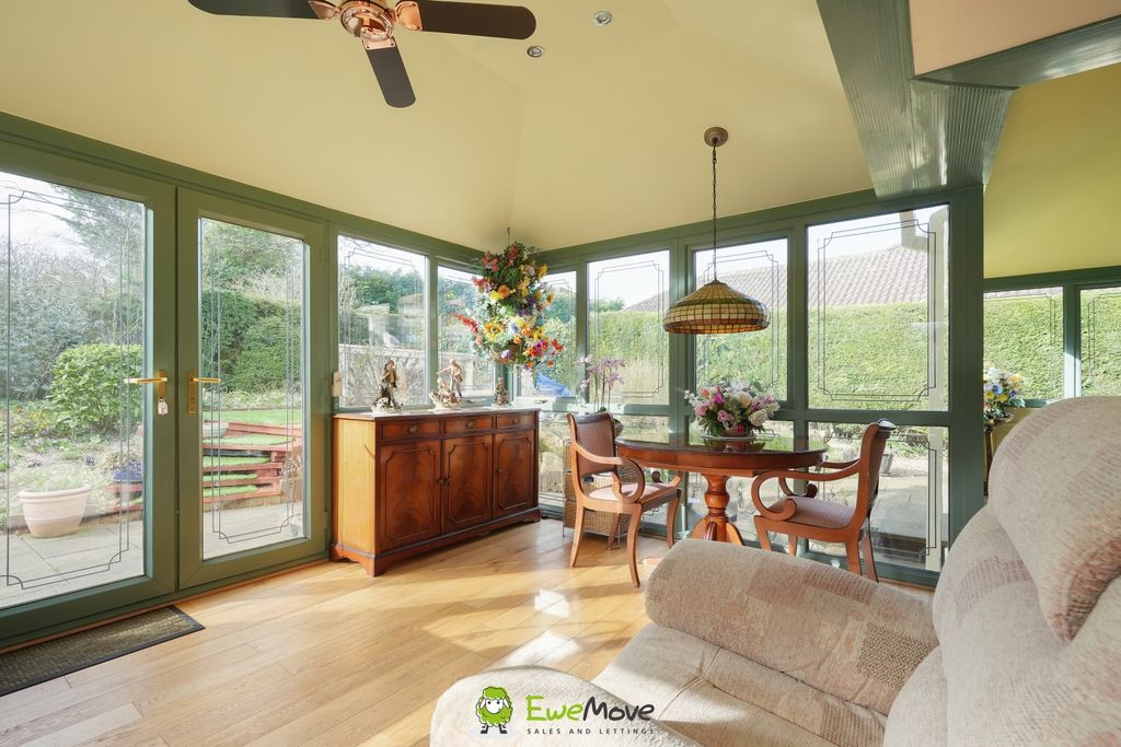 Property photo 2 of 14 Estate Agent Ewemove Scunthorpe Sun Room
