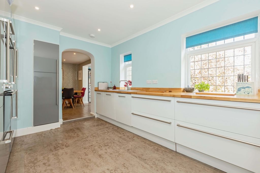 Property photo 3 of 31 Half Moon Lane_20