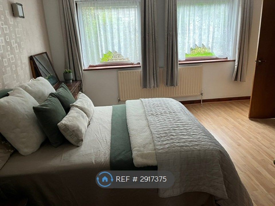 Property photo 3 of 24 Master Bedroom